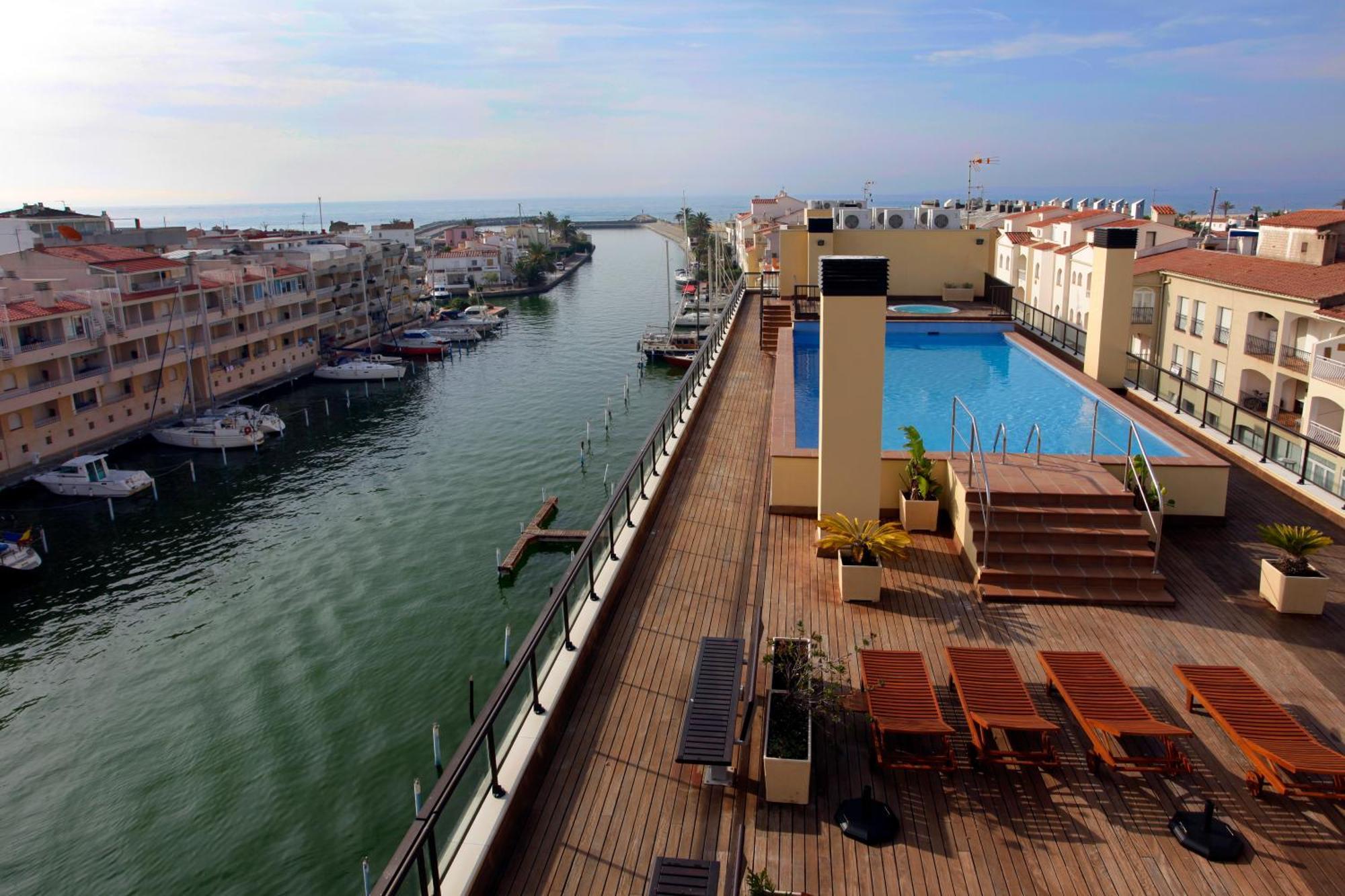 ปิแยร์ แอนด์ วาก็องซ์ เอมปูเรียบราวา มารีนา Apartment เอมปูเรียบราบา ภายนอก รูปภาพ
