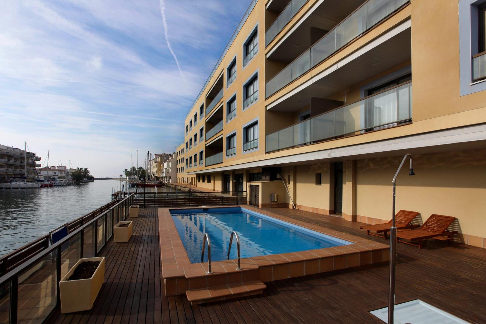 ปิแยร์ แอนด์ วาก็องซ์ เอมปูเรียบราวา มารีนา Apartment เอมปูเรียบราบา ภายนอก รูปภาพ